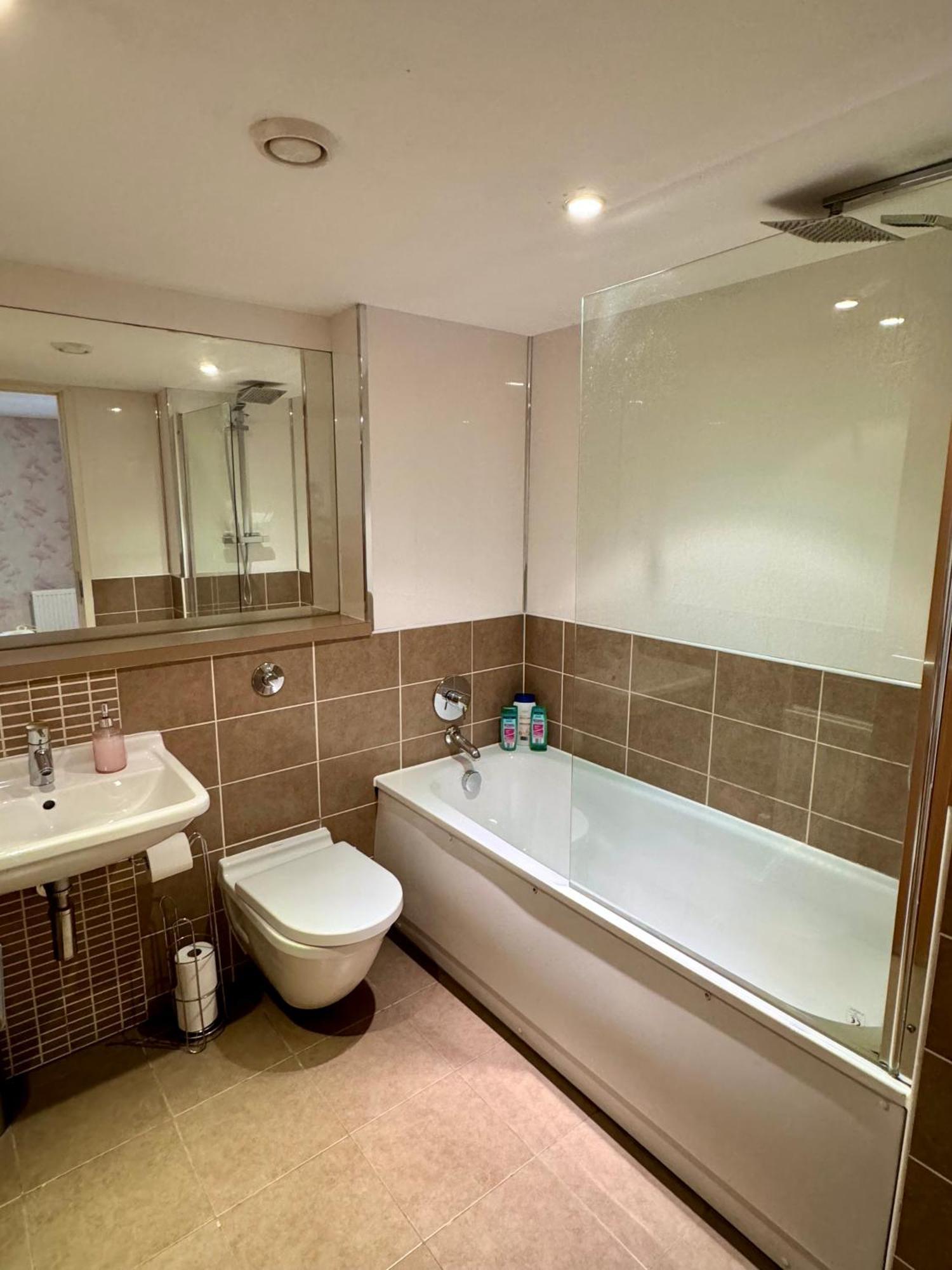 Merchant City Luxury 2 Bedroom Apartment With Secure Parking Available On Request Glasgow Bagian luar foto